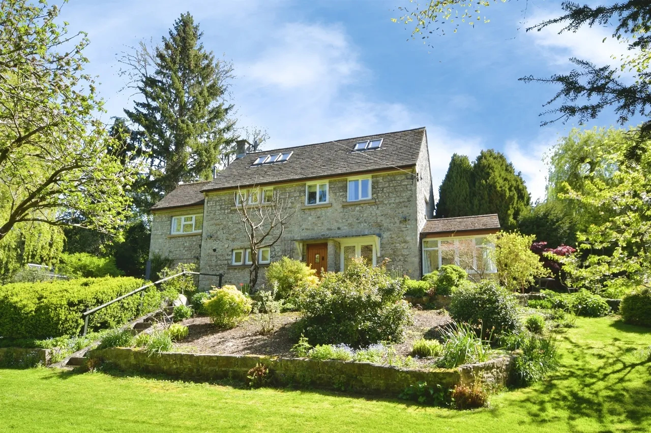 4 bed house for sale — Baslow Road, Bakewell