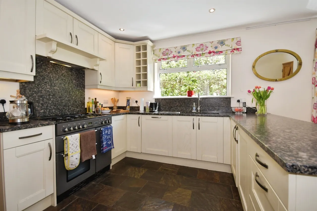 Baslow Road, Bakewell, photo 10