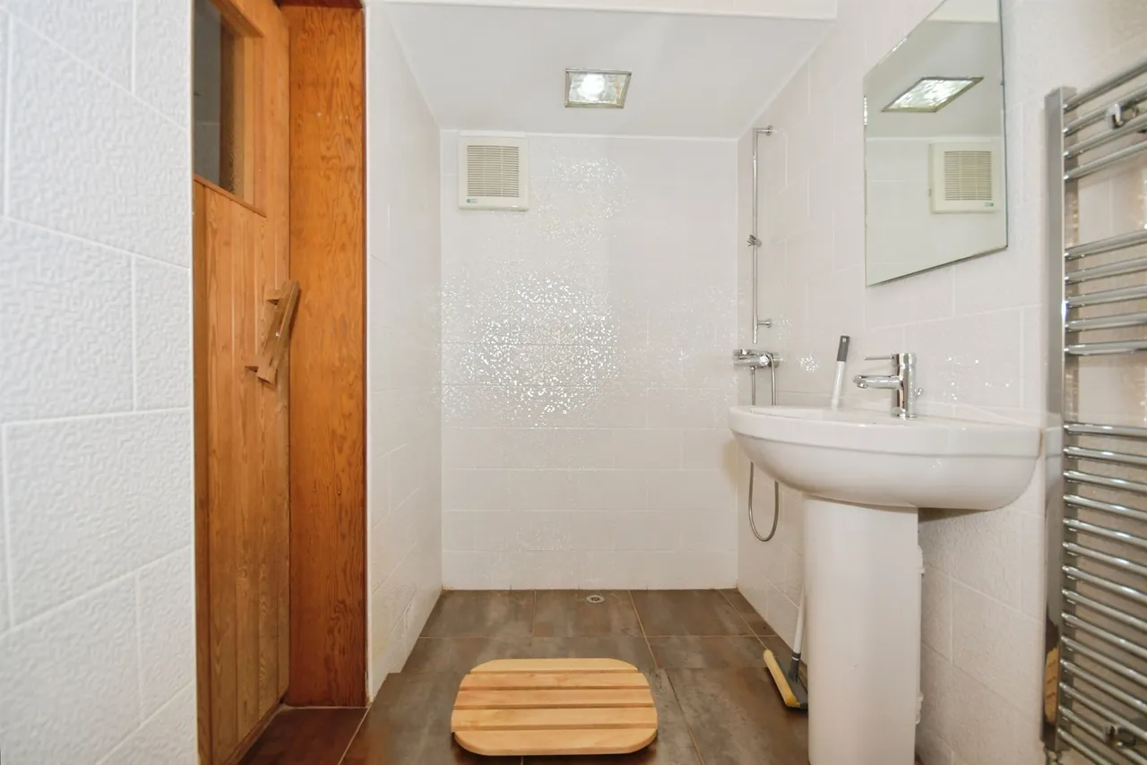Baslow Road, Bakewell, photo 11