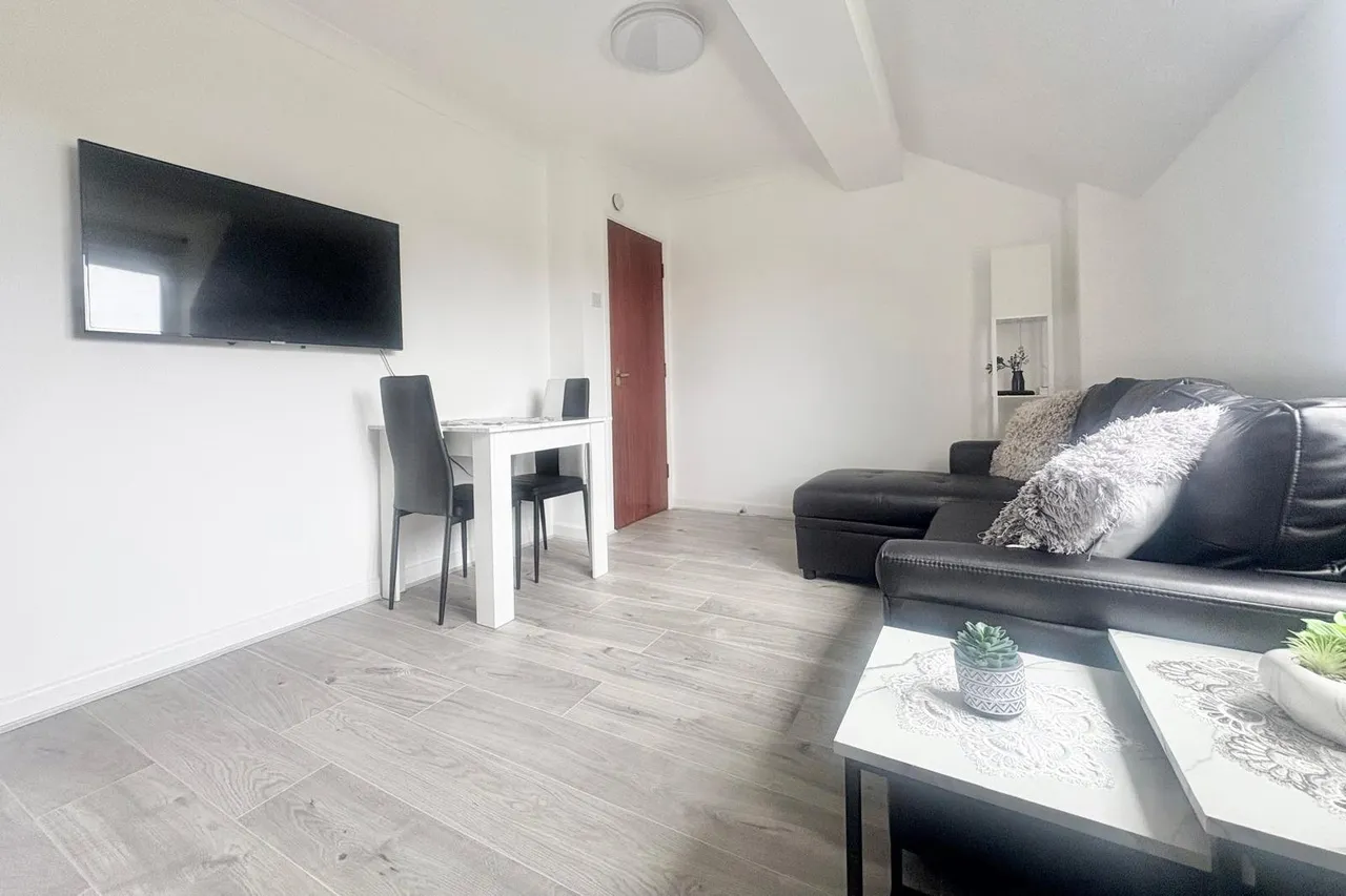 Weydon Lane, Farnham, Surrey, GU9 8UY, photo 8