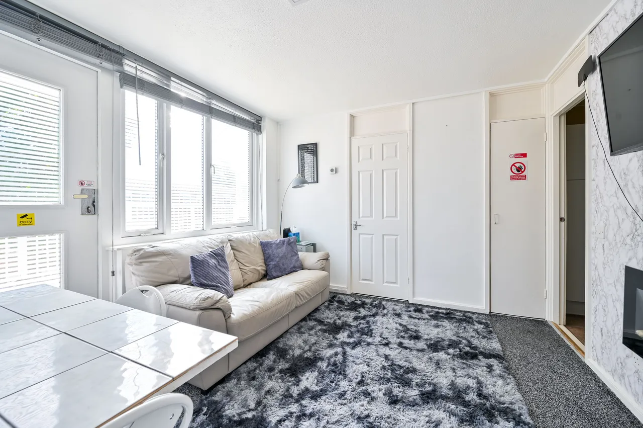 93 Cadbury Way, London, photo 2