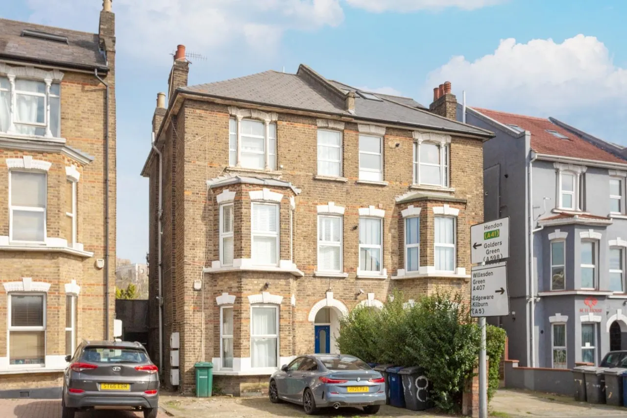 2 bed flat for sale — Claremont Road, Cricklewood, London, NW2