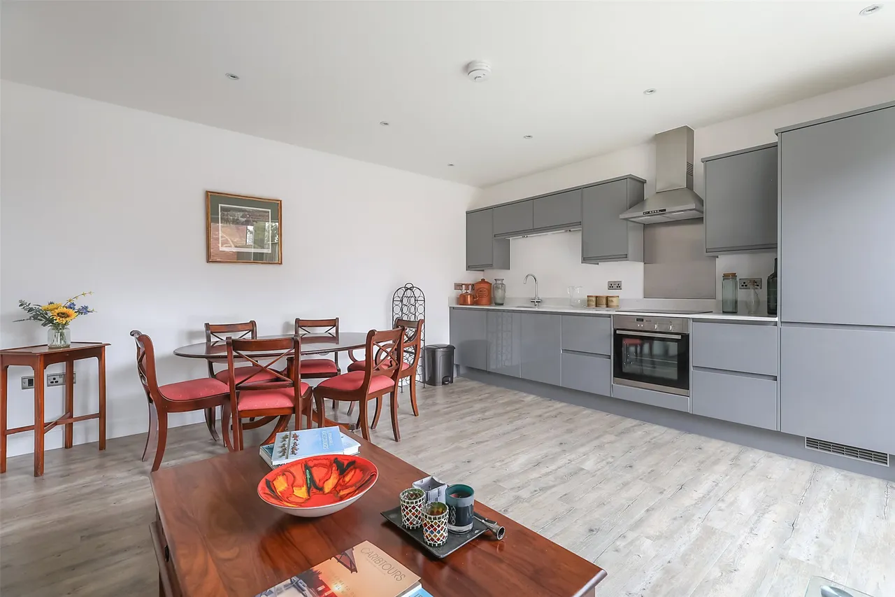 The Street, Ashtead, KT21, photo 2