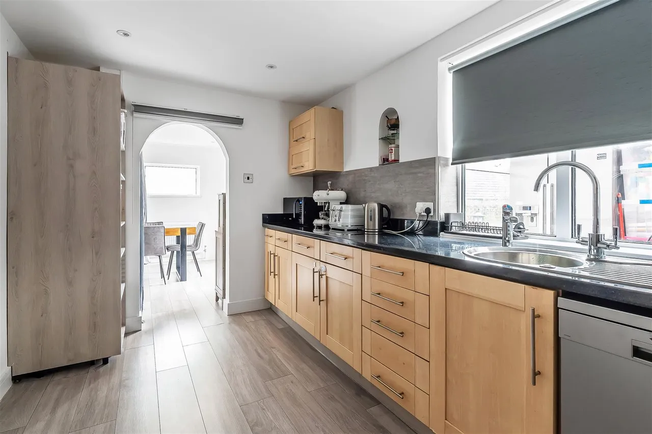 Cobham Road, Fetcham, KT22, photo 13