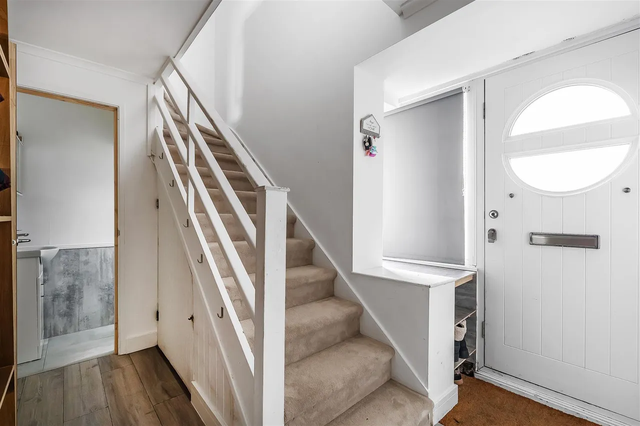 Cobham Road, Fetcham, KT22, photo 9