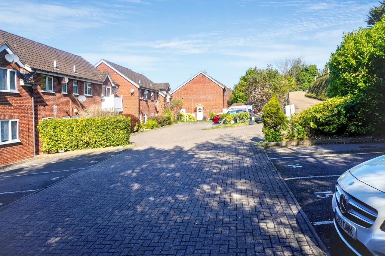 Carrington Road, Davies Court, HP12, photo 10