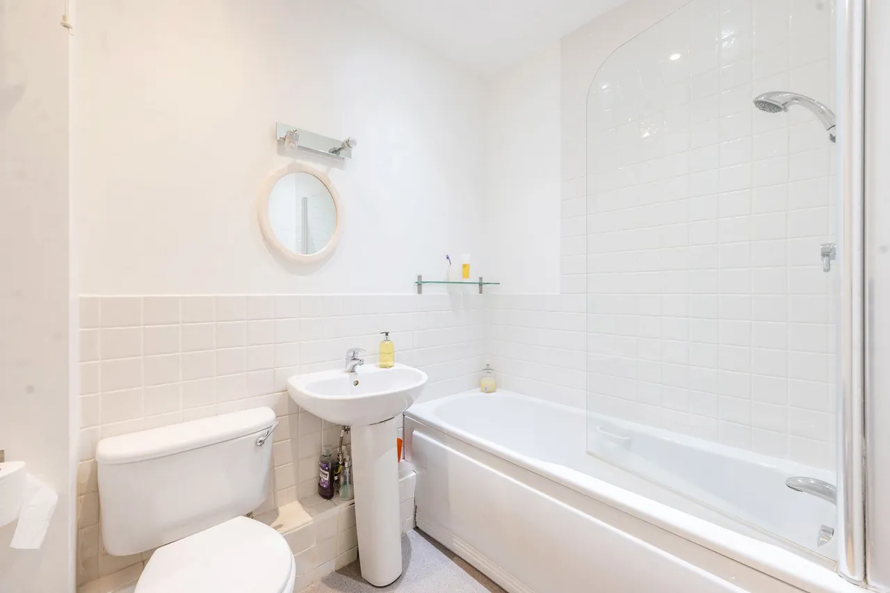 77 Rose Bates Drive, London, photo 7