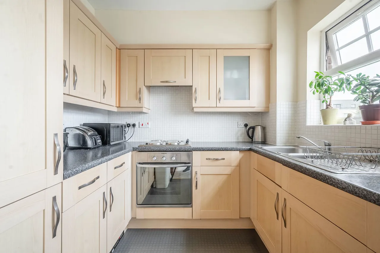 77 Rose Bates Drive, London, photo 8