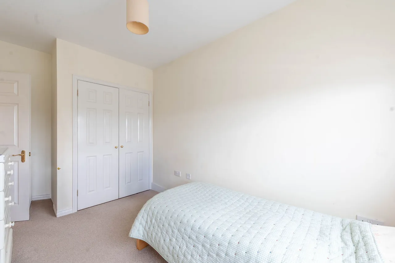 77 Rose Bates Drive, London, photo 5