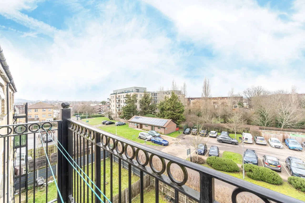 77 Rose Bates Drive, London, photo 9