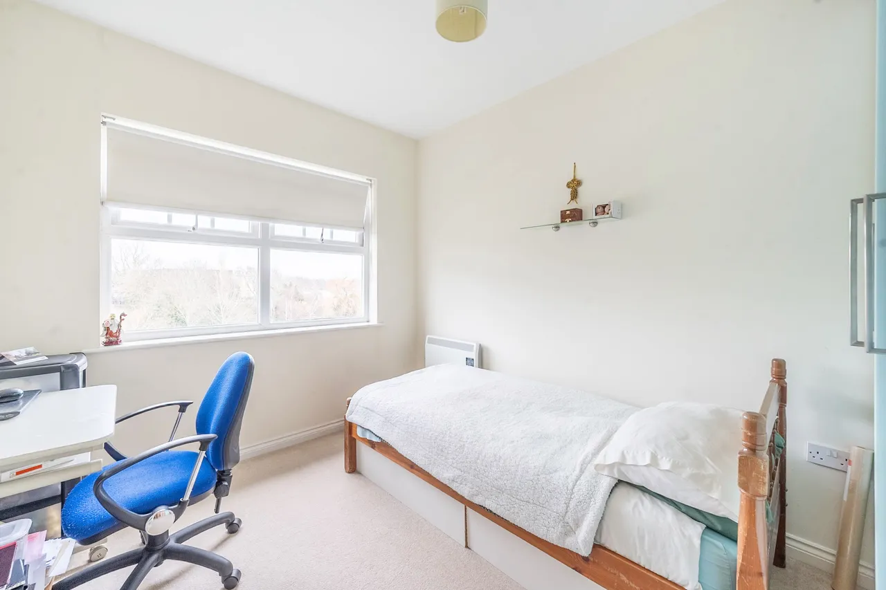 77 Rose Bates Drive, London, photo 4