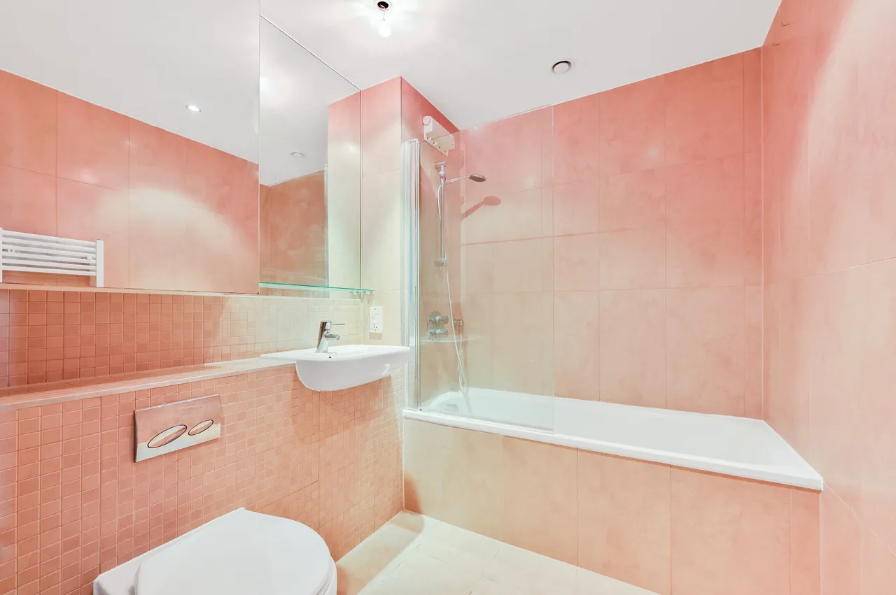 Flat 17, Quadrant Court, Empire Way, Wembley, photo 4