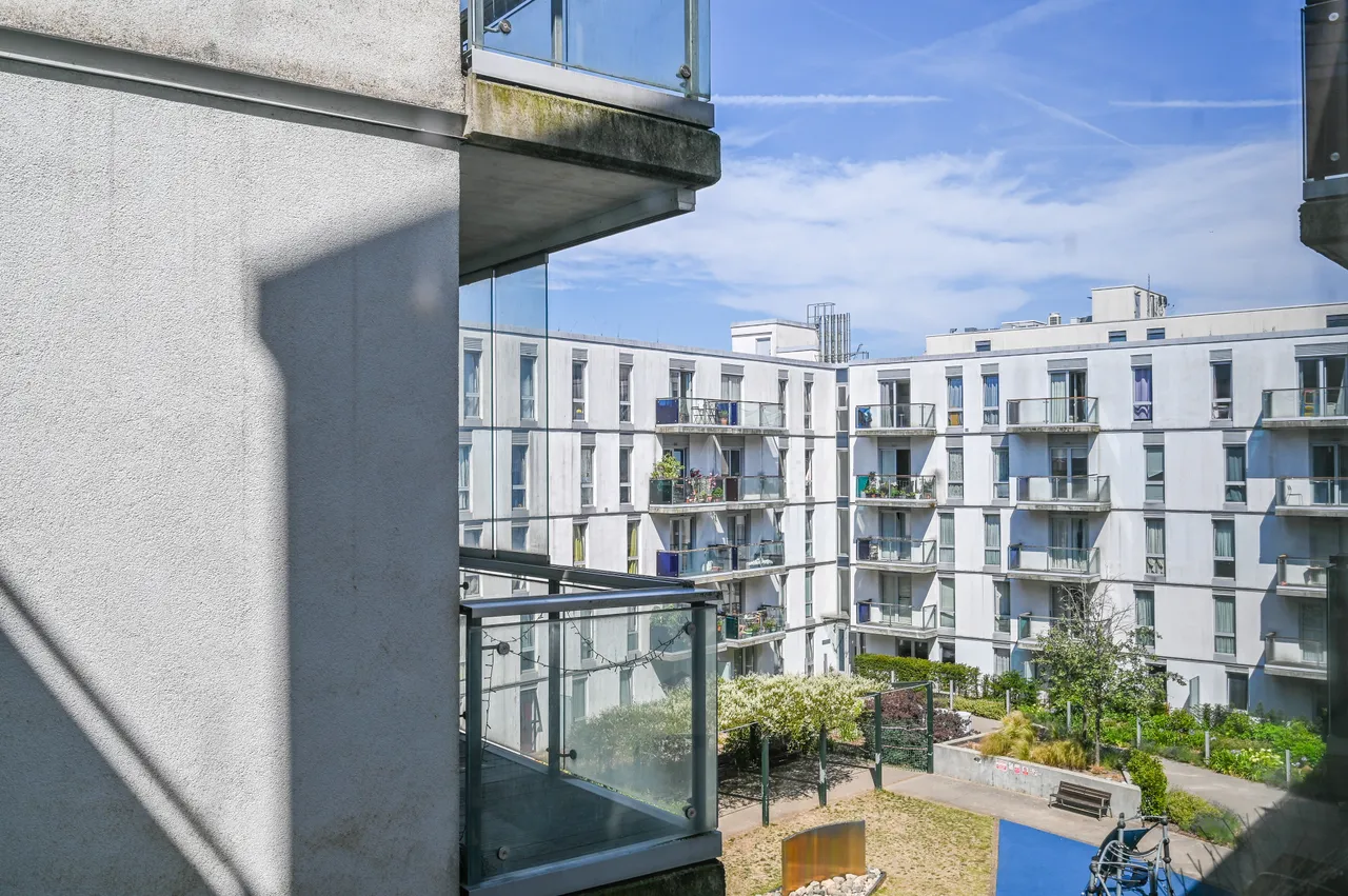 Flat 17, Quadrant Court, Empire Way, Wembley, photo 5