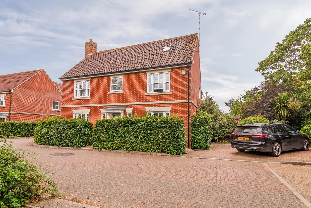 4 bed house for sale, Vicarage Court, Southminster, CM0