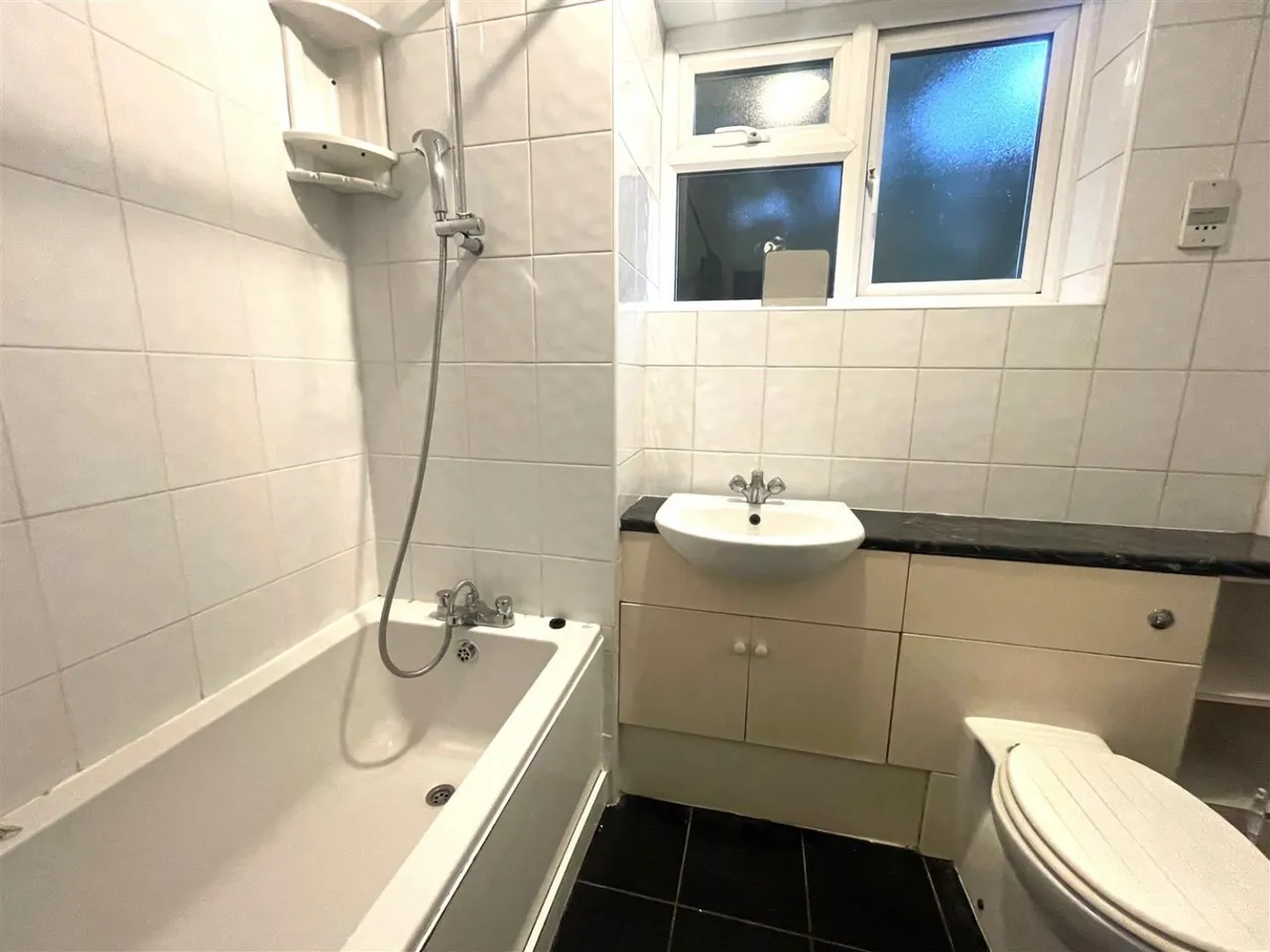 Cambridge Road West, Farnborough, GU14, photo 5