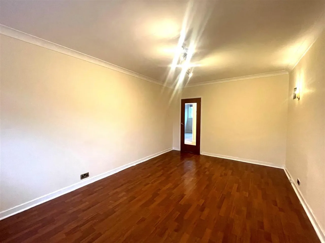 Cambridge Road West, Farnborough, GU14, photo 7