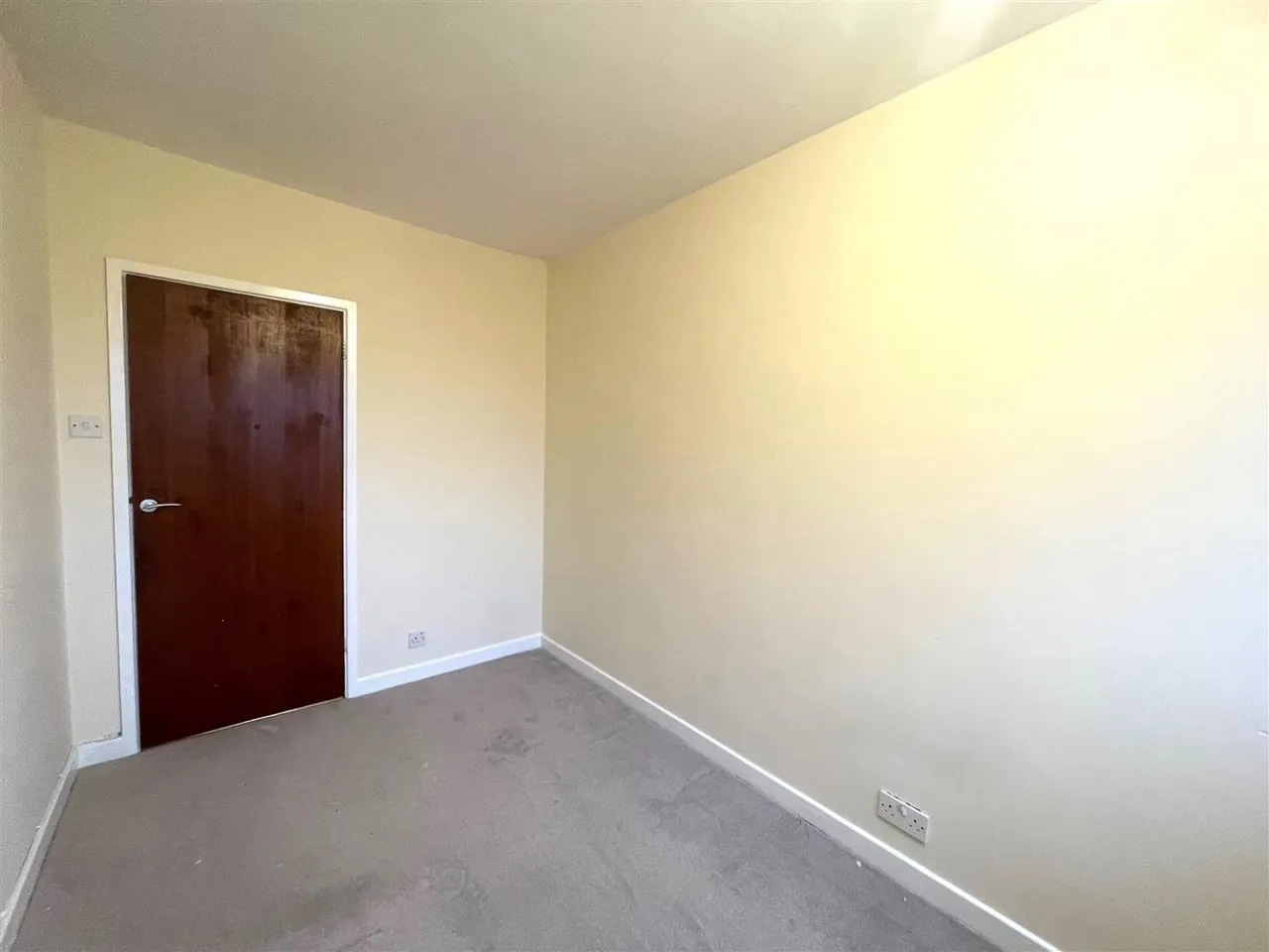 Cambridge Road West, Farnborough, GU14, photo 6