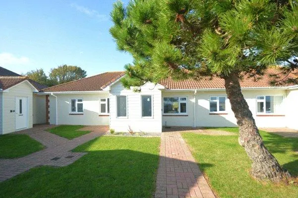 Yaverland Road, Sandown, PO36, photo 4