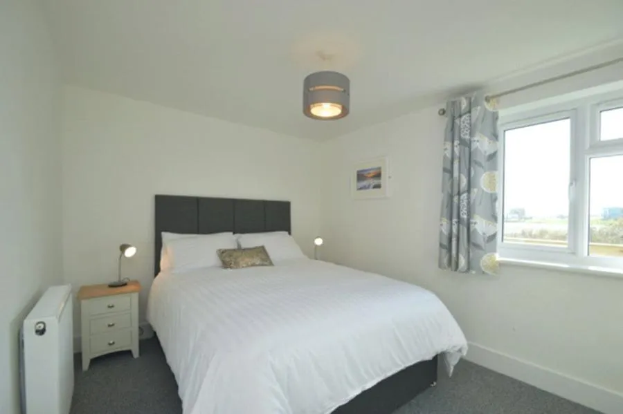 Yaverland Road, Sandown, PO36, photo 7