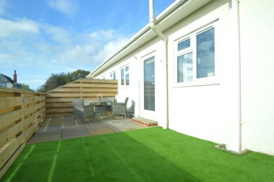Yaverland Road, Sandown, PO36, photo 12