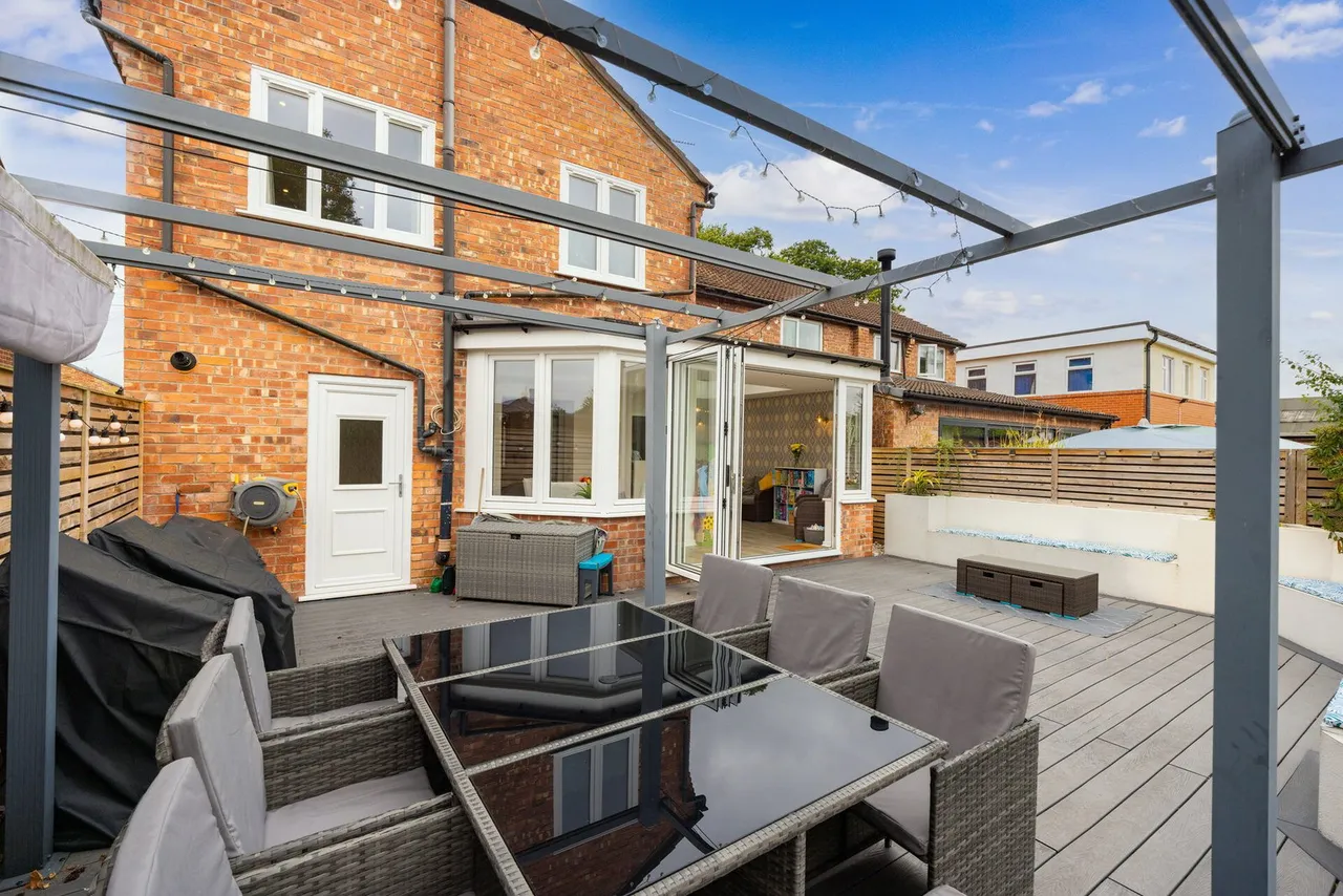 Roebuck Lane, Sale, M33, photo 33