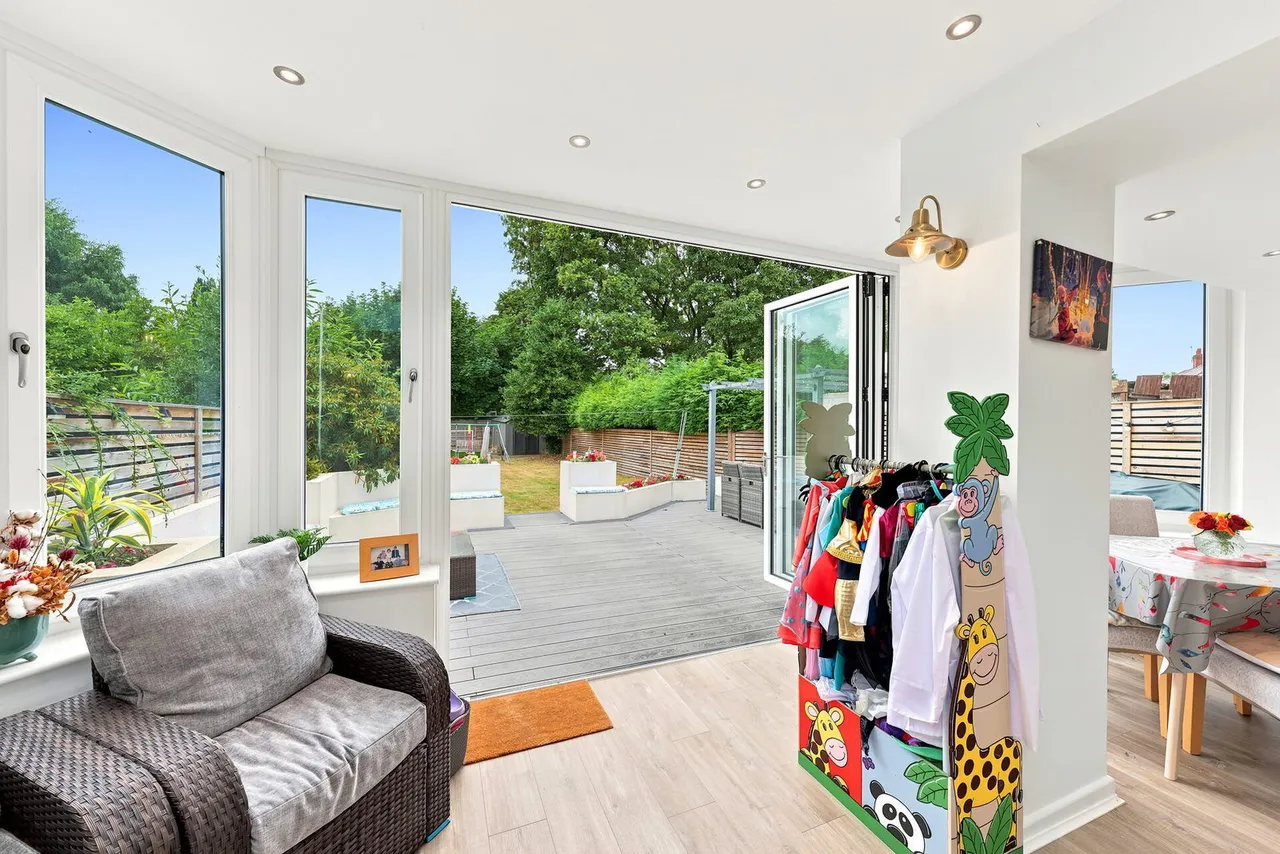 Roebuck Lane, Sale, M33, photo 11