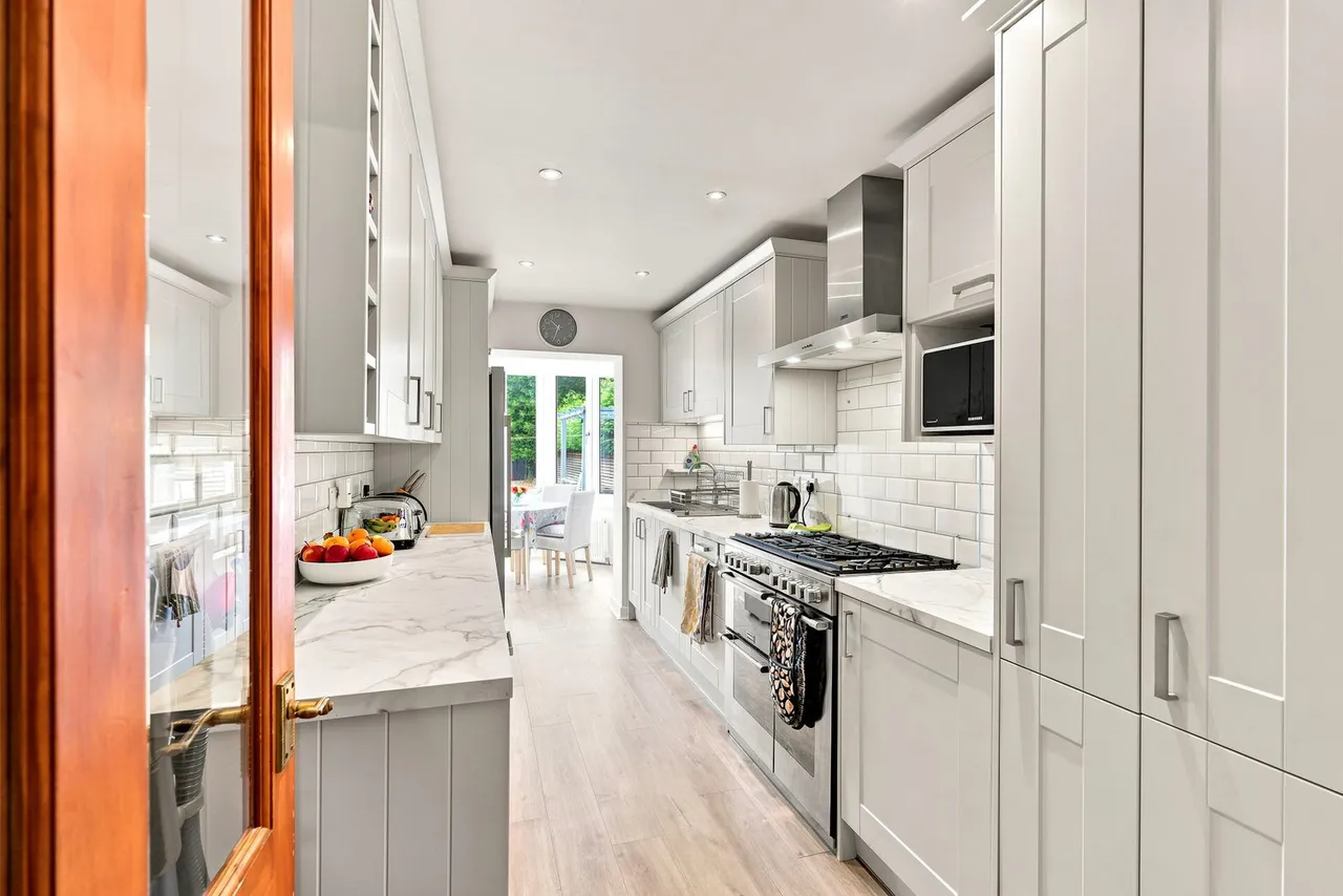 Roebuck Lane, Sale, M33, photo 15