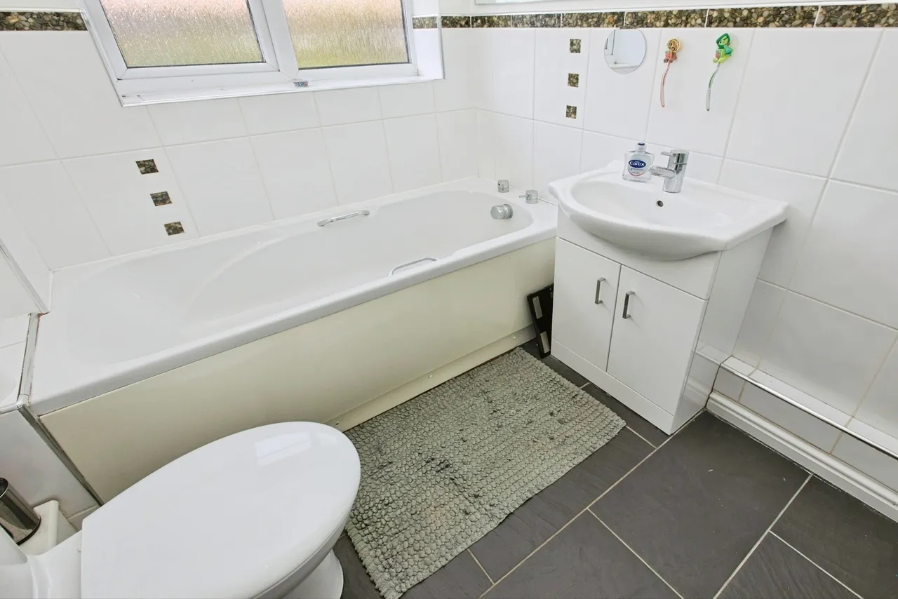 Courtland Gardens, Alvaston, DE24, photo 18