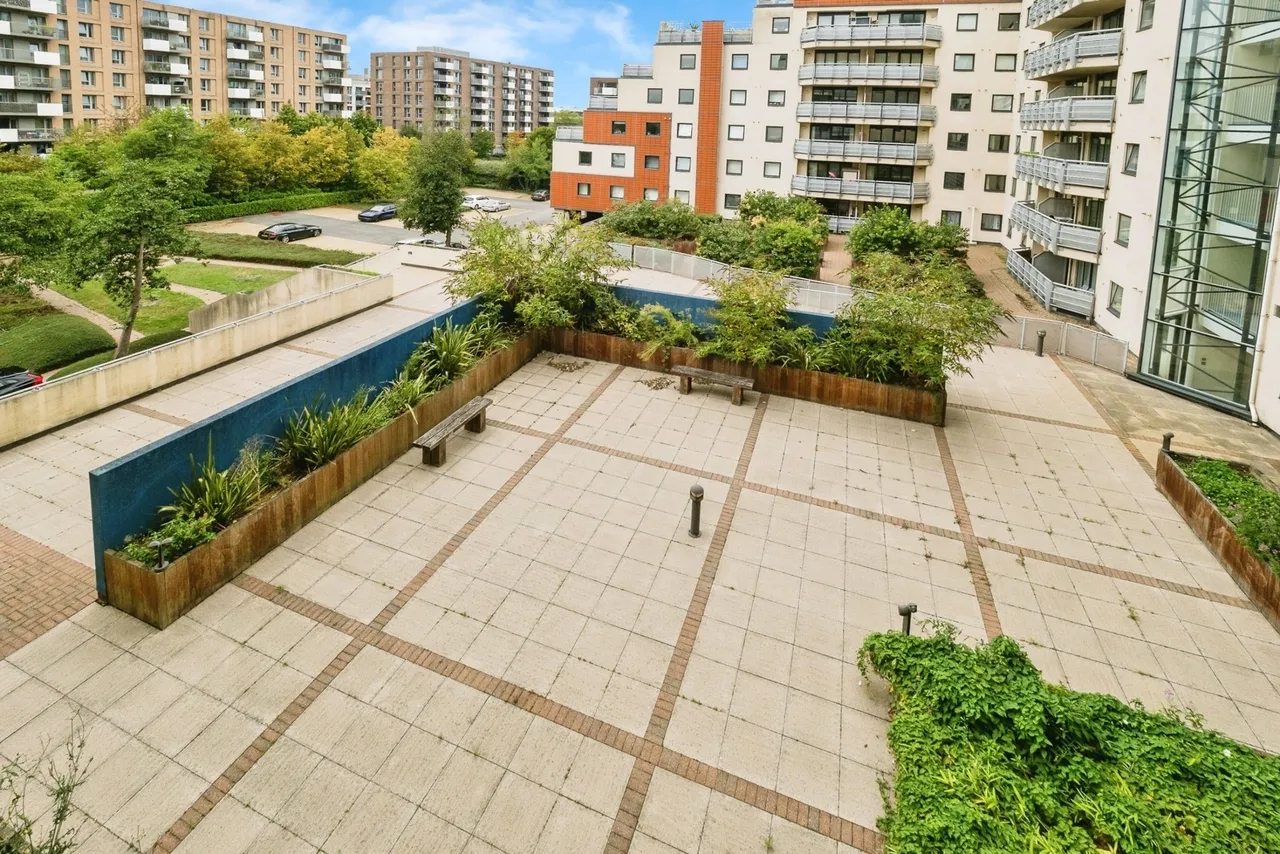 Wards Wharf Approach, London, E16, photo 17