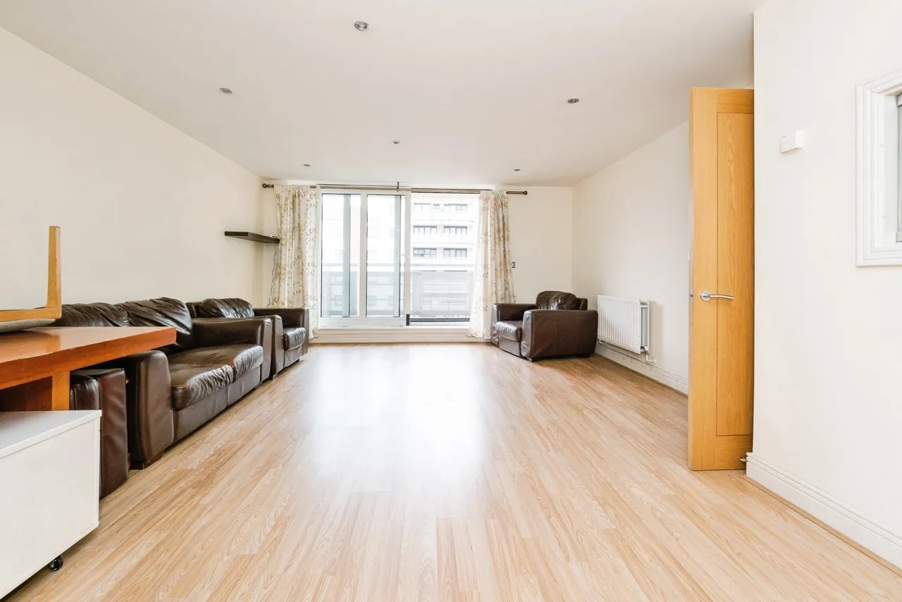 Wards Wharf Approach, London, E16, photo 4