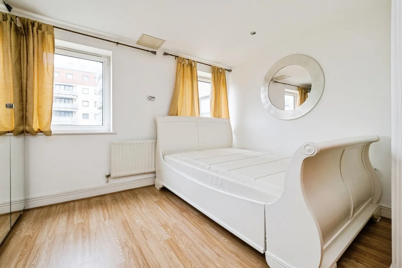Wards Wharf Approach, London, E16, photo 12
