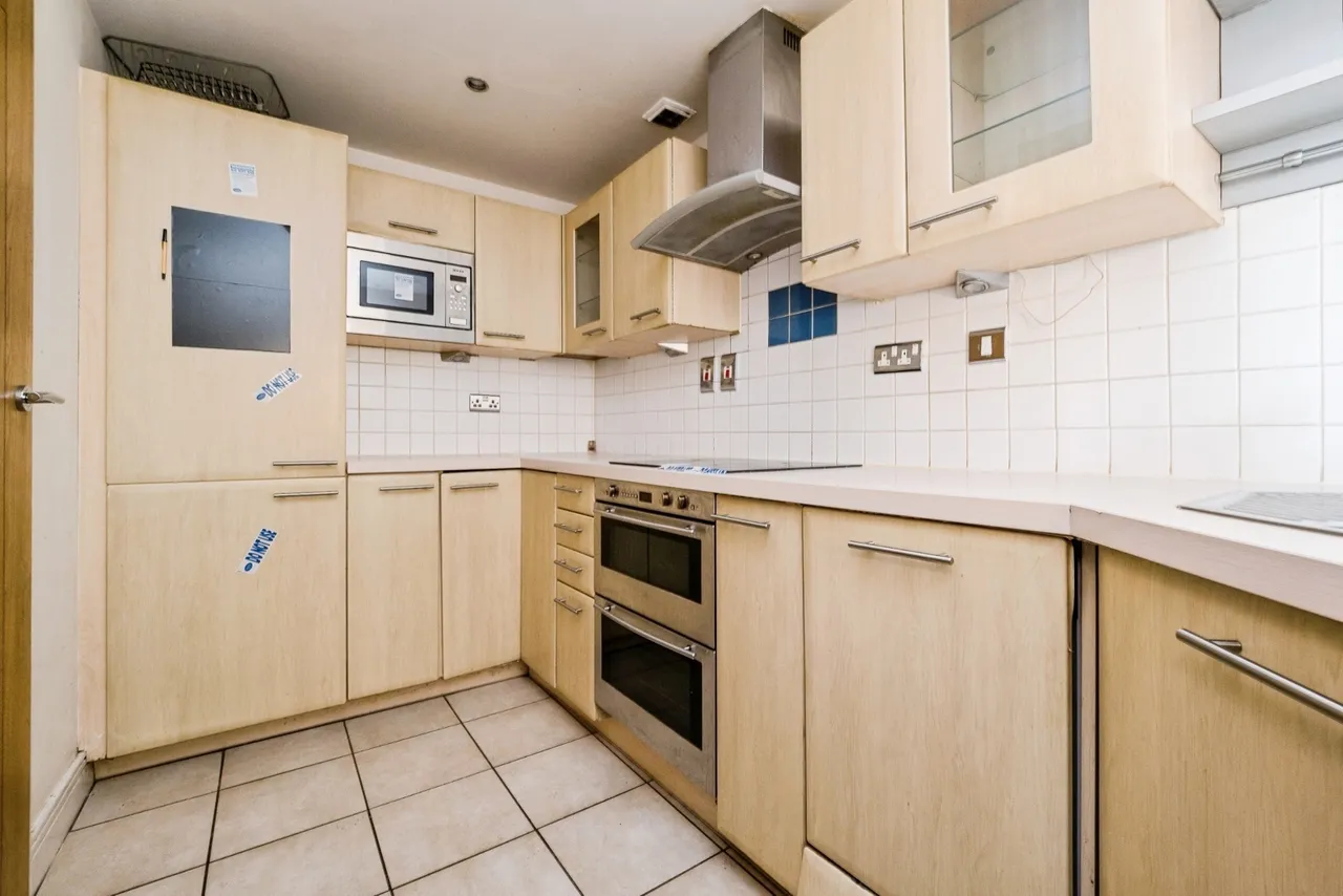 Wards Wharf Approach, London, E16, photo 8