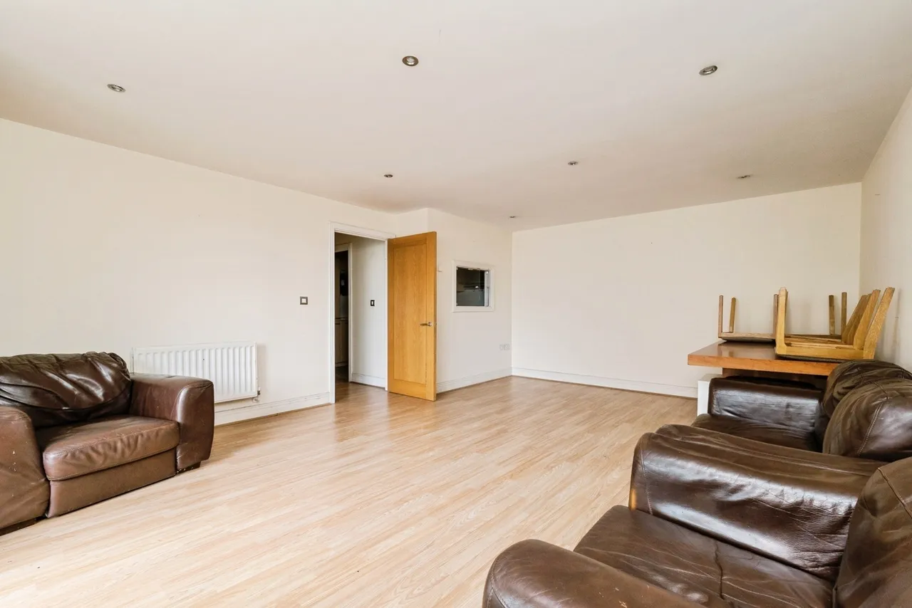 Wards Wharf Approach, London, E16, photo 5