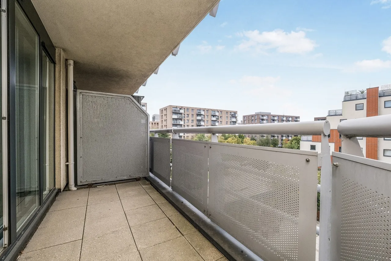 Wards Wharf Approach, London, E16, photo 7