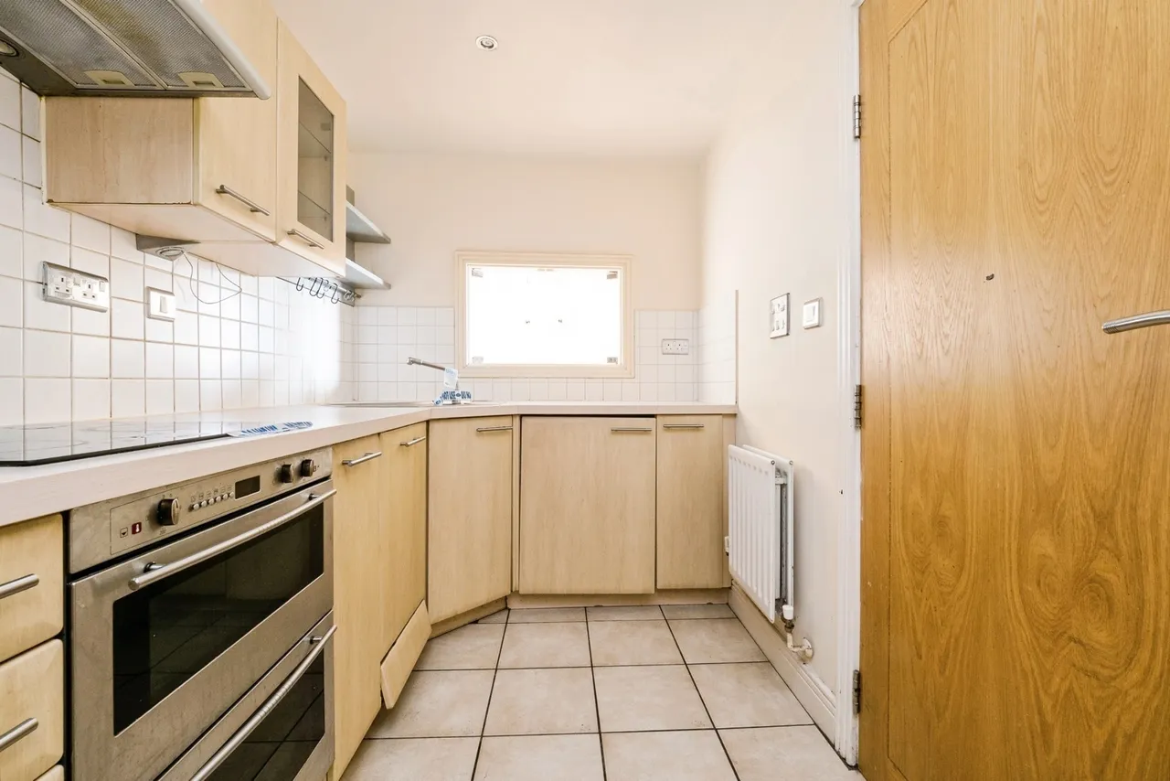 Wards Wharf Approach, London, E16, photo 9