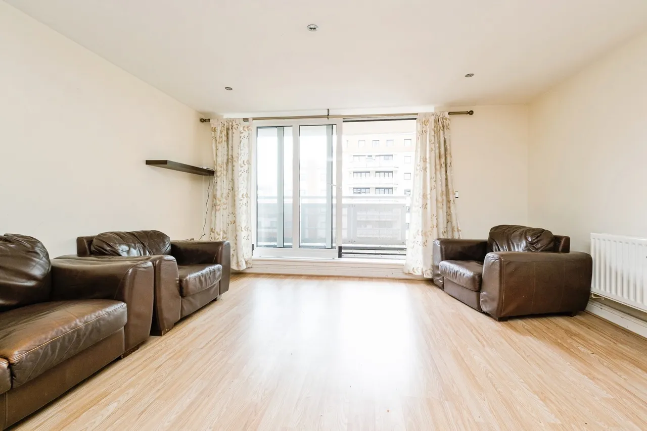 Wards Wharf Approach, London, E16, photo 3