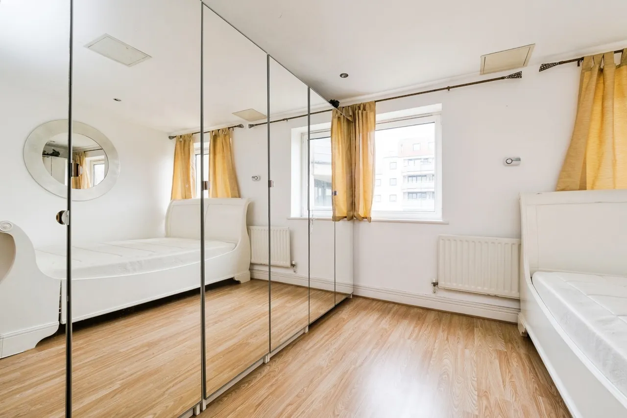 Wards Wharf Approach, London, E16, photo 13