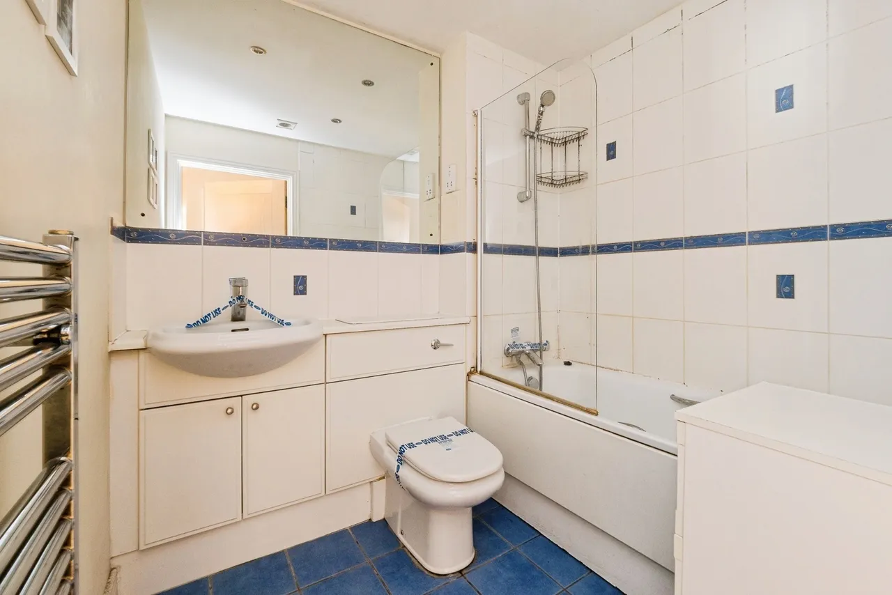 Wards Wharf Approach, London, E16, photo 11