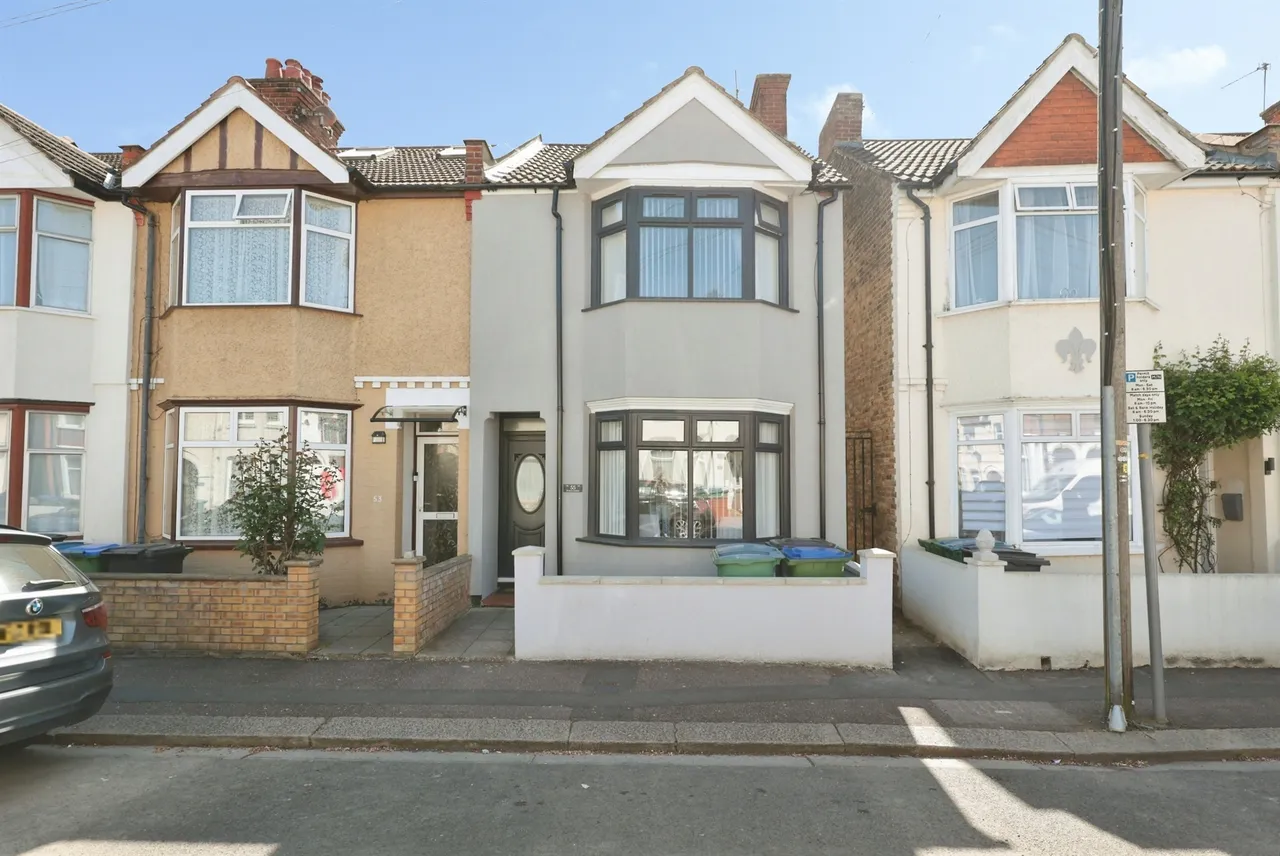 3 bed house for sale — Princes Avenue, Watford