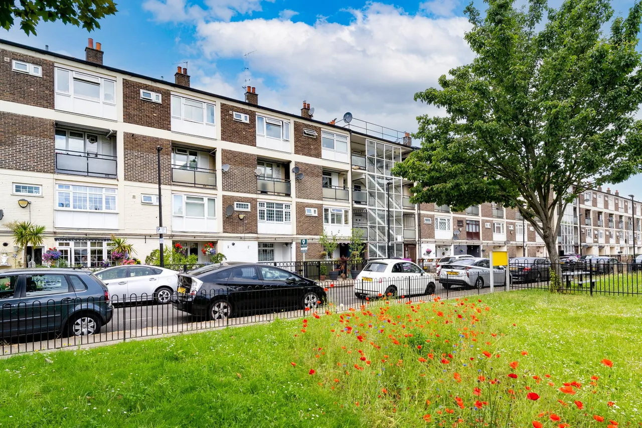 1 bed flat for sale — Cottage Street, London, E14 0AA