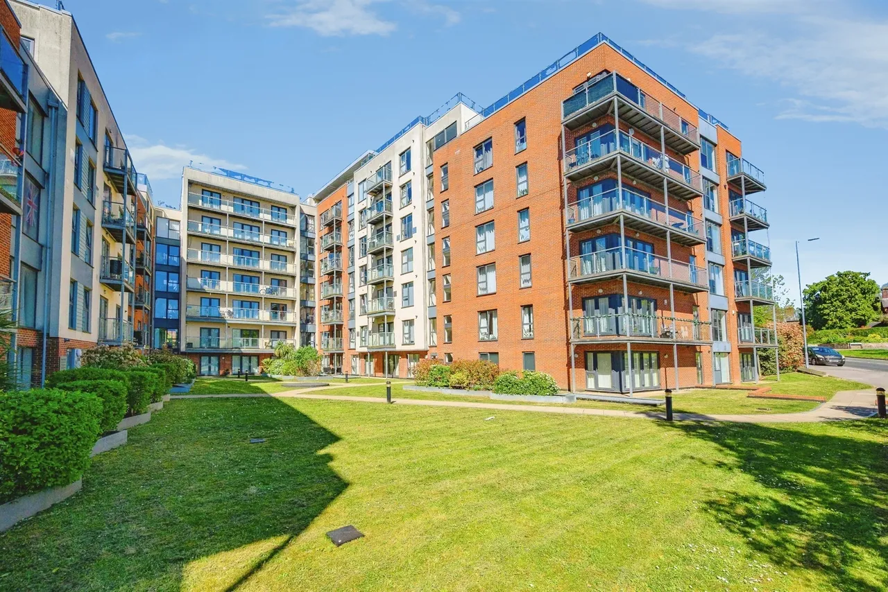2 bed flat for sale — Midland Road, Hemel Hempstead