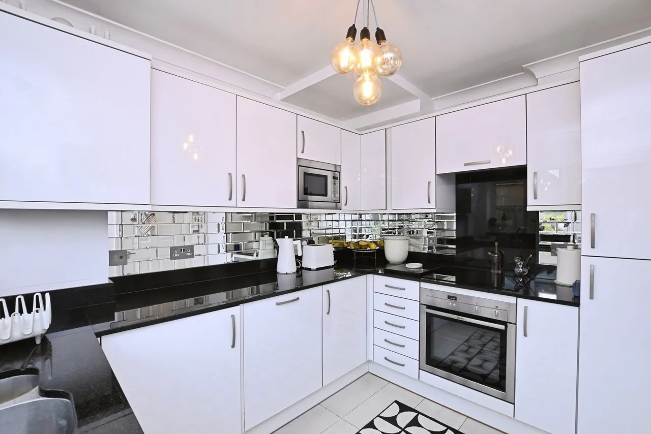 Netherwood Close, Midhurst, GU29, photo 2