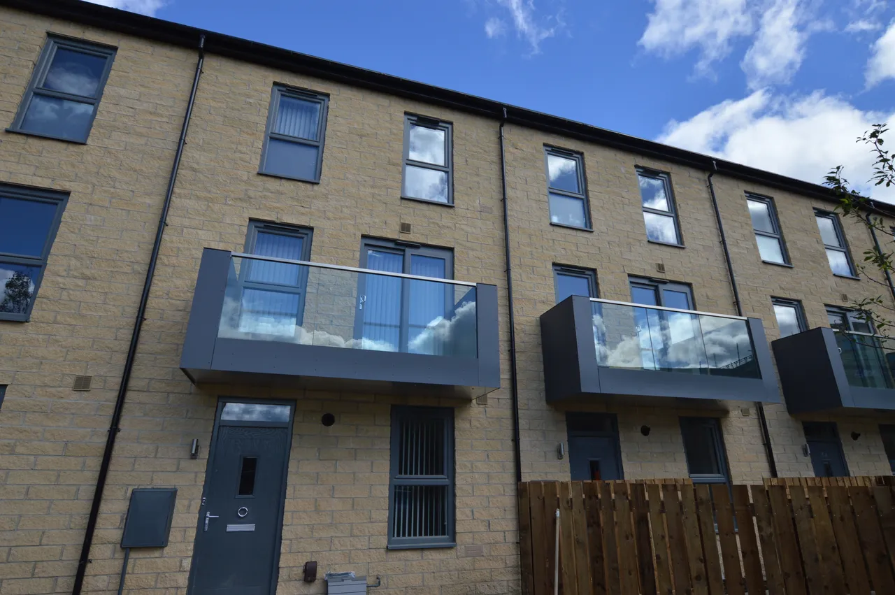 2 bed house to rent — Carnforth Avenue, Wakefield
