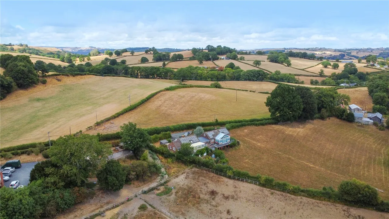 Mochdre, Newtown, Powys, SY16 4JS, photo 26