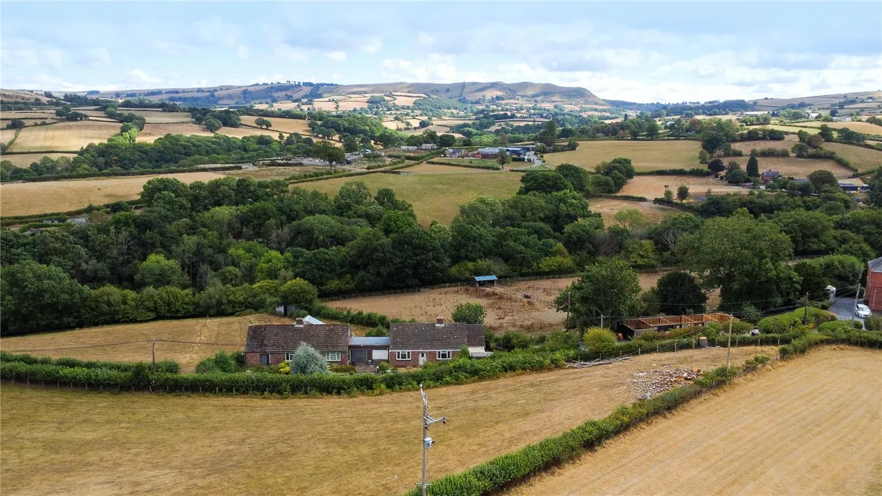 Mochdre, Newtown, Powys, SY16 4JS, photo 34
