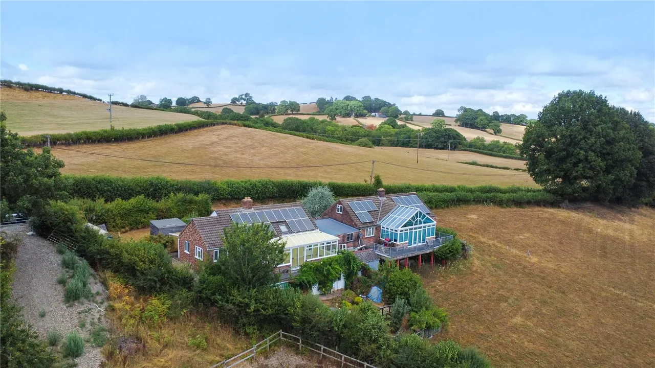 Mochdre, Newtown, Powys, SY16 4JS, photo 27