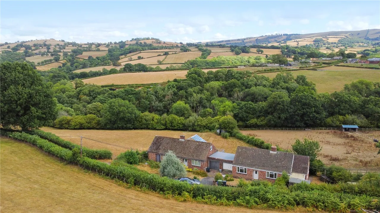 Mochdre, Newtown, Powys, SY16 4JS, photo 36
