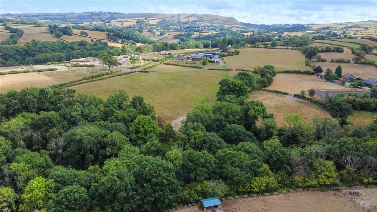 Mochdre, Newtown, Powys, SY16 4JS, photo 33