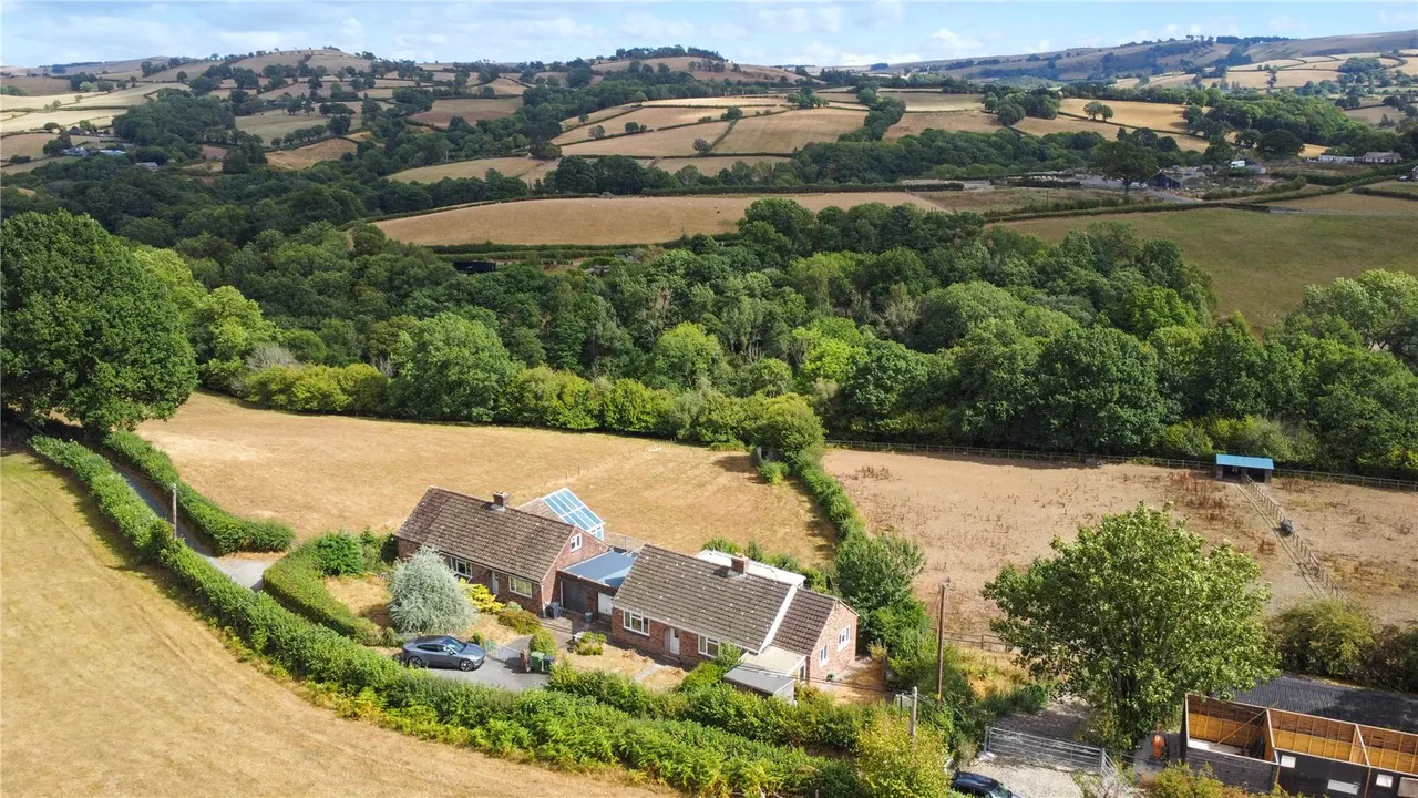 Mochdre, Newtown, Powys, SY16 4JS, photo 2