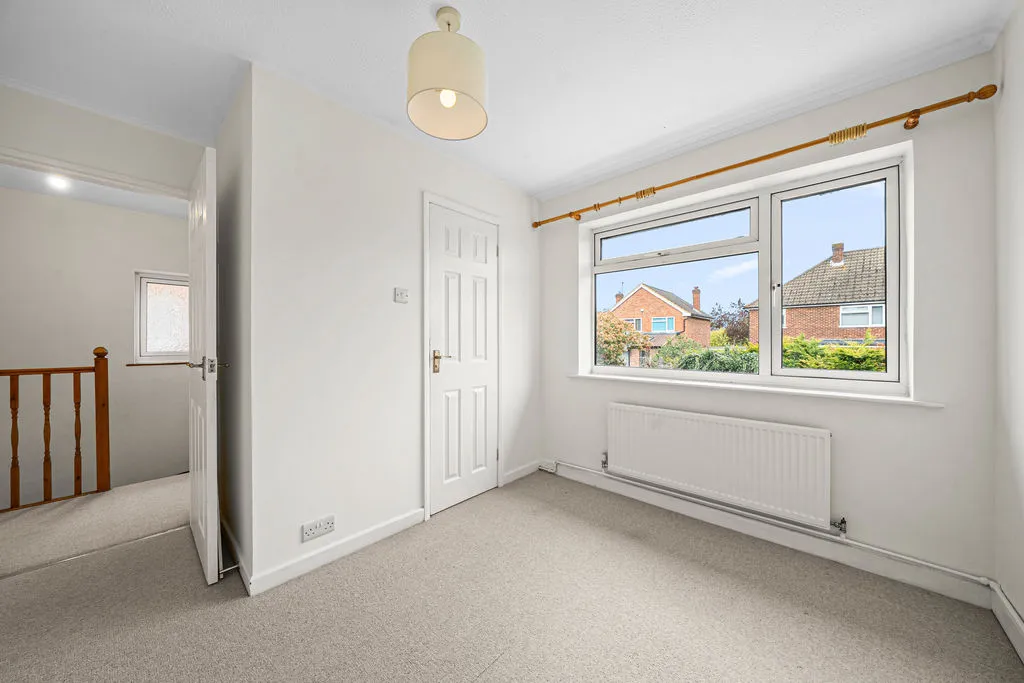 Fullerton Drive, Byfleet KT14 7TQ, photo 11